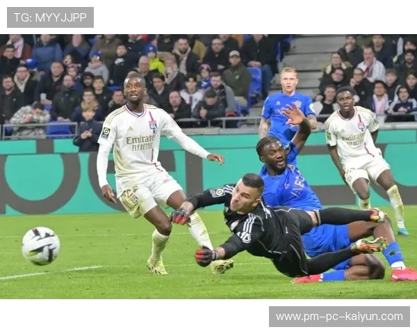 法甲：里昂2-0战胜尼斯，奥亚萨瓦尔两射一传，里昂法甲阵容